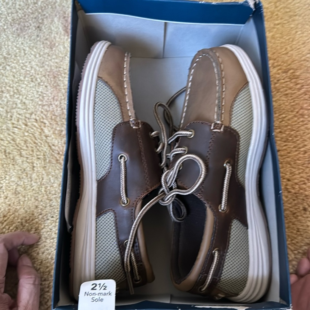 Boys, new wood tag American eagle dress shoe